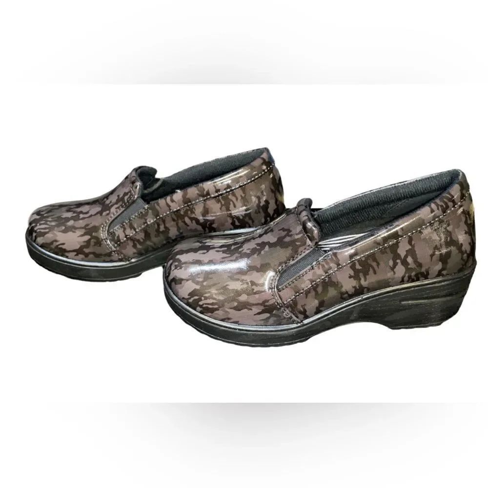 Easy Works by Easy Street Leeza Women’s Slip Resistant Clog Work Shoe Size 7.5